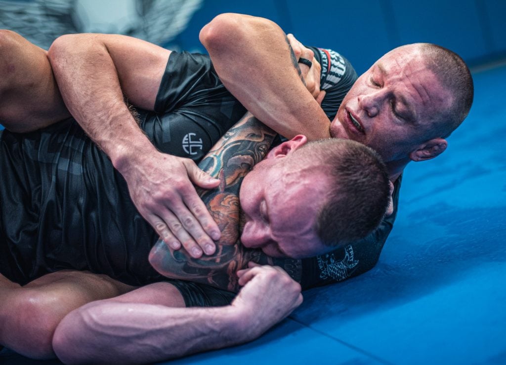 Martin van Staden chokes training partner with a RNC